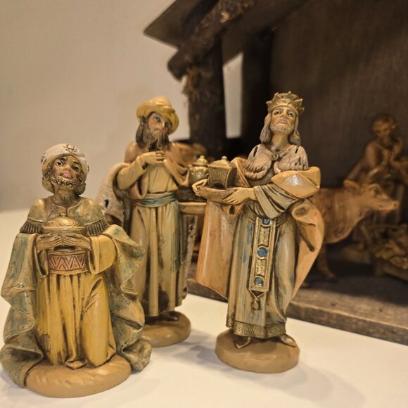 Gorgeous, 13 figure, Vintage, FONTANINI (5 Inch) Nativity scene with Creche - Picture 15 of 16